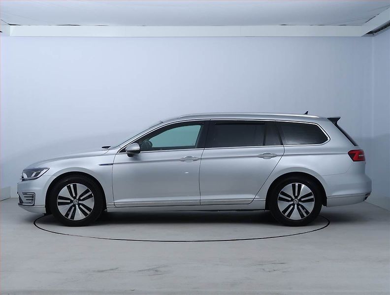Volkswagen Passat (2017) Highline 1.4 GTE, Automat - fotka 3 z 24