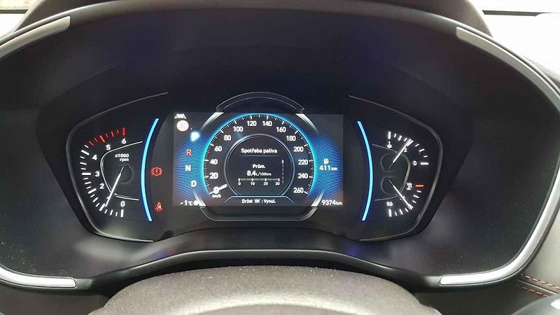 Hyundai Santa Fe vsadilo na nápadný design. Uveze až sedm cestujících.