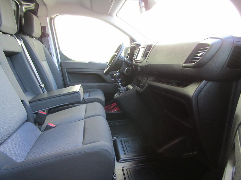 Toyota ProAce (2023) 1,5 D-4D 88 KW - fotka 20 z 26