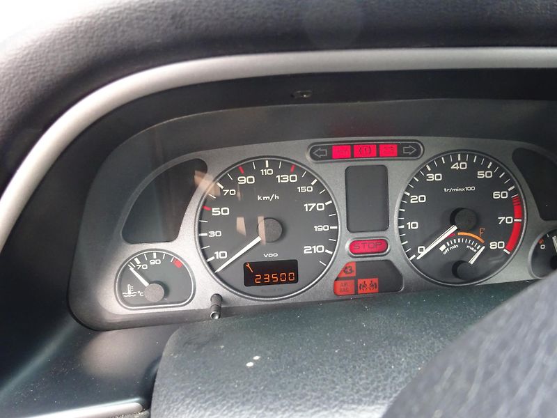 Peugeot 306 (2000) cabrio - fotka 10 z 16