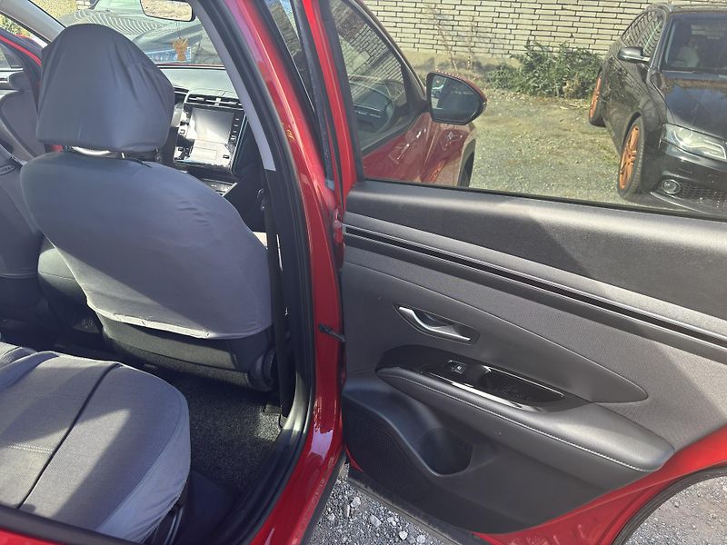 Hyundai Tucson (2022) 1.6 T-GDI/AT/1M.ČR/NAVI/ZÁRUKA - fotka 16 z 36