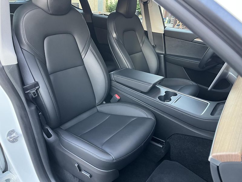 Tesla Model Y (2022) PERFORMANCE 393 Kw ,RYZEN,DPH - fotka 13 z 29