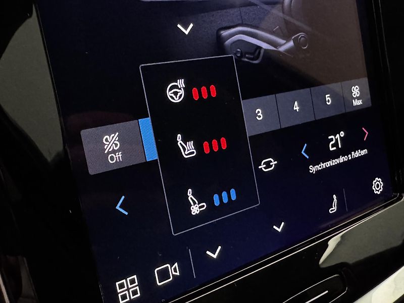 Volvo V60 B4 DARK PLUS AUT  - fotka 47 z 49