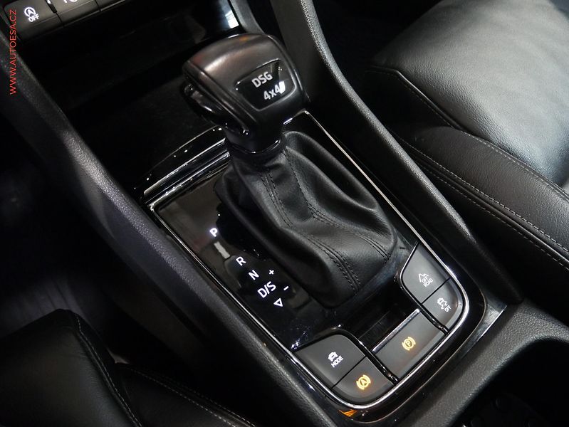 Škoda Karoq (2017) 2.0 TDi 4x4, ČR, Style Plus - fotka 21 z 23