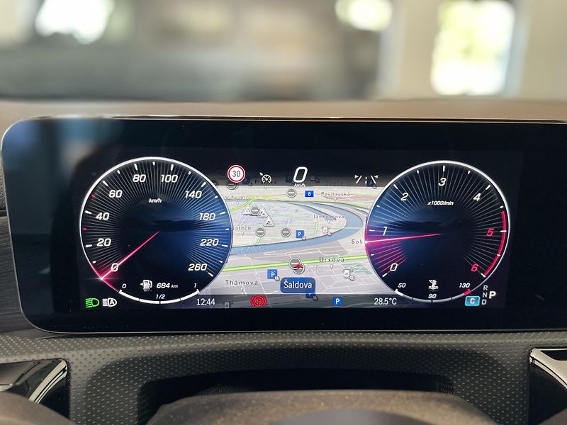Mercedes-Benz Třídy A 200d AMG - fotka 19 z 28
