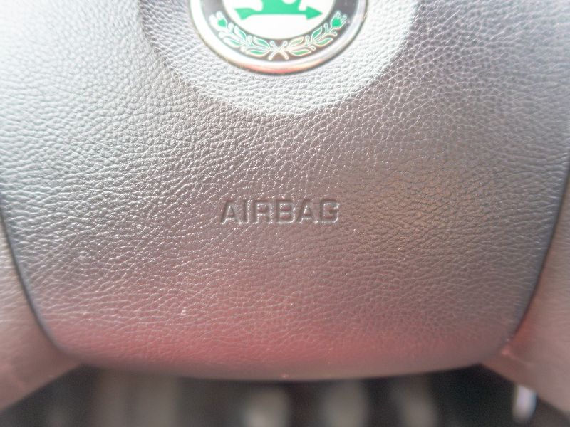 Škoda Fabia (2006) 1.4i 16V 74KW – PO ROZVODECH - fotka 28 z 41
