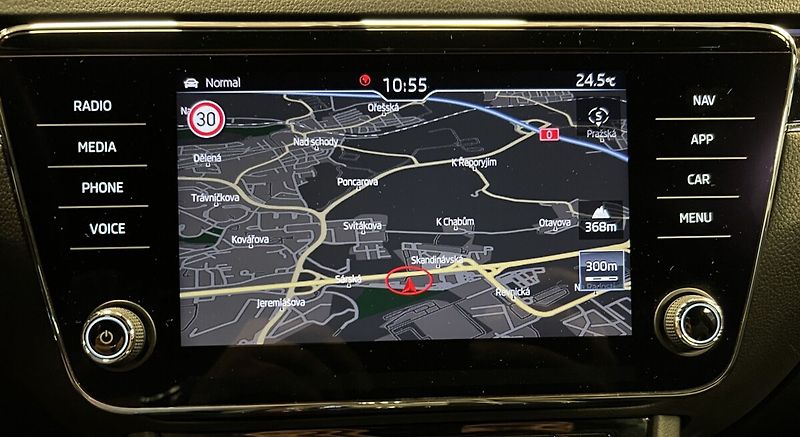 Škoda Superb 2,0 TDI DSG Laurin & Klement - fotka 6 z 22