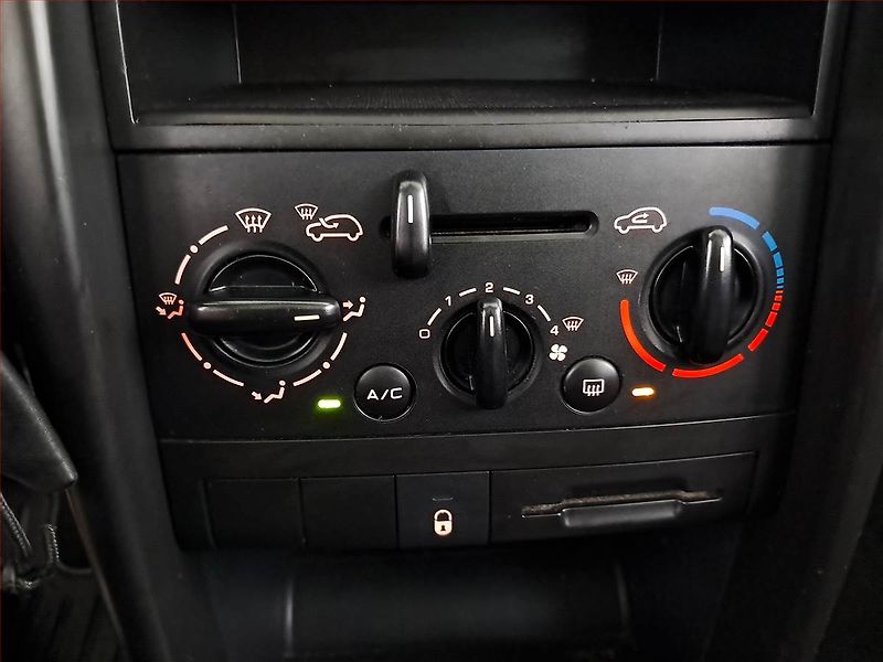 Peugeot 207 (2007) 1.4 VTi, nová STK, Tažné - fotka 14 z 15