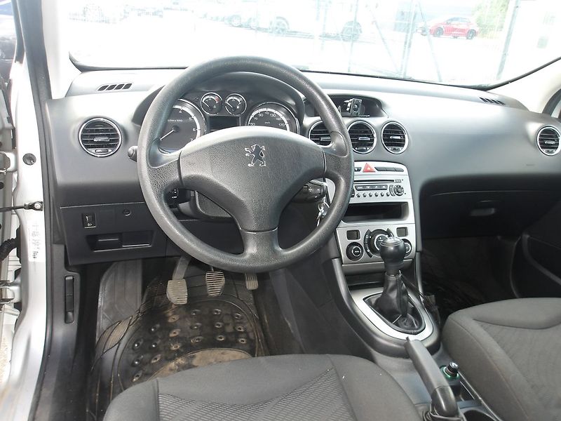 Peugeot 308 1,6i NAJ.170000km !!! - fotka 19 z 27