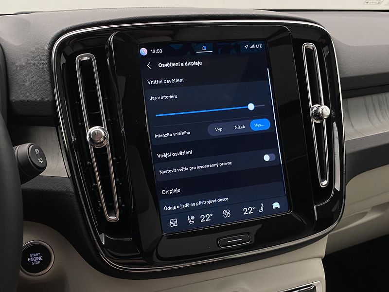 Volvo XC40 B4 DARK ULTRA AUT CZ - fotka 50 z 59