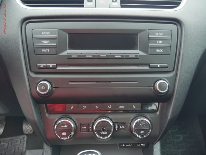Škoda Octavia (2014) 1.2 TSi, ČR, Elegance - fotka 11 z 20