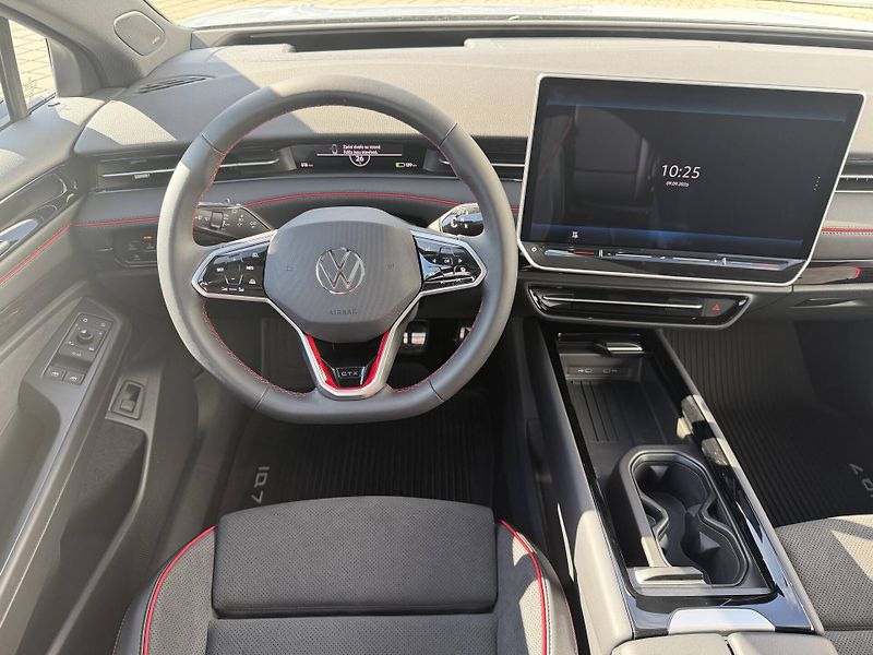 Volkswagen ID.7 Tourer (2025) GTX People 86kWh 4Motion - fotka 6 z 25