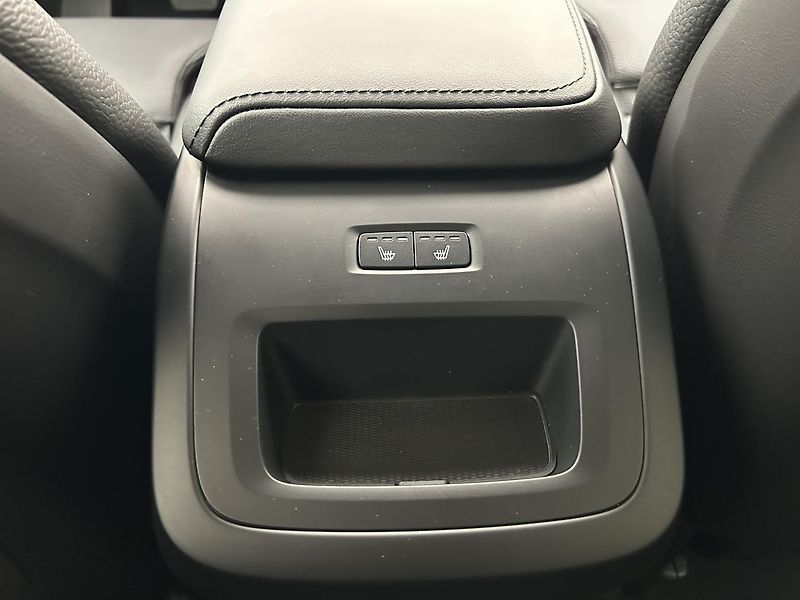Volvo XC60 2.0 B4 4x4 PLUS  Black - fotka 25 z 29