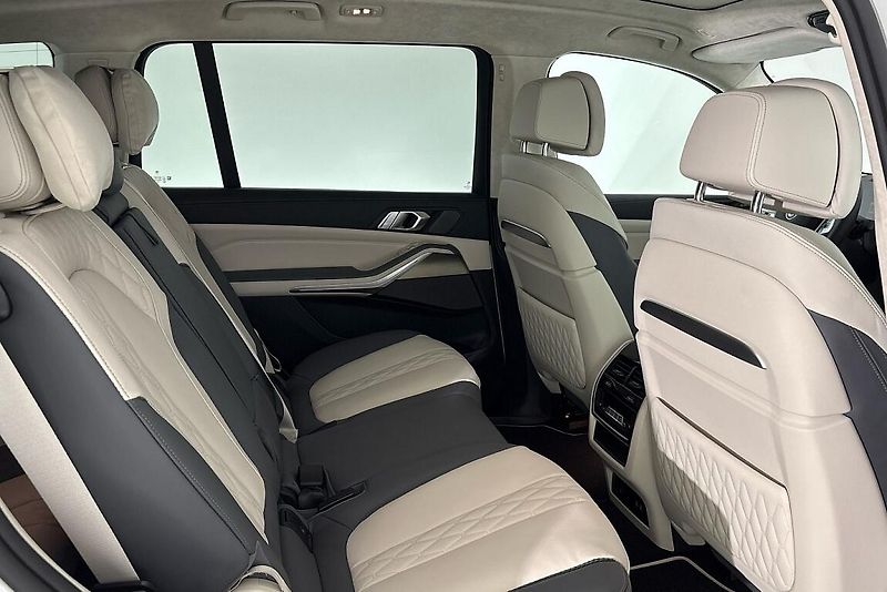 BMW X7 xDrive40d - fotka 14 z 27