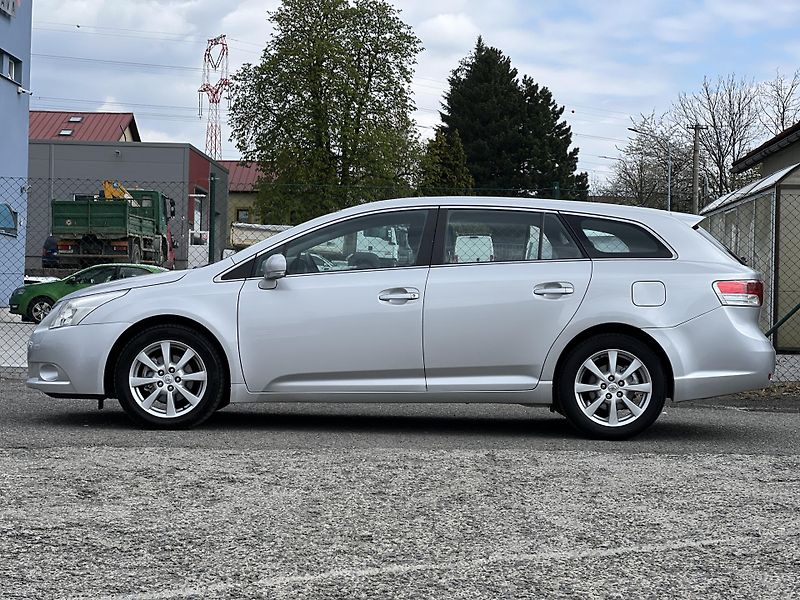Toyota Avensis SOL 1.8 VVT-i NAVI KLIMA ALU - fotka 4 z 45