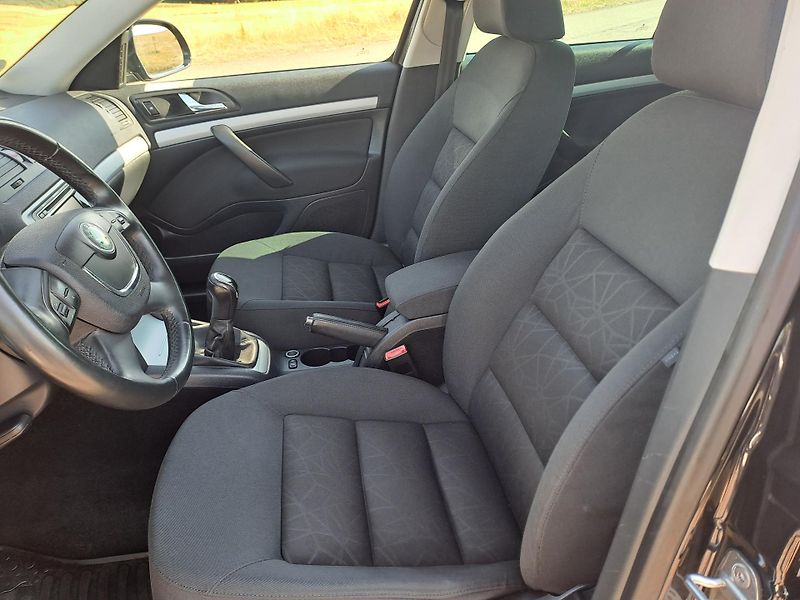 Škoda Octavia (2011) 1.6 TDi, PĚKNÝ STAV - fotka 11 z 30