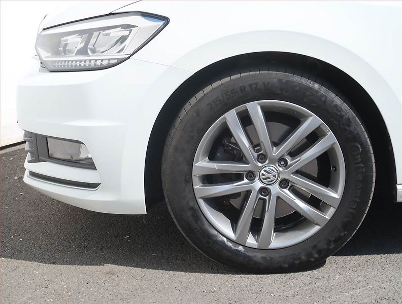 Volkswagen Touran (2017) Highline 1.8 TSI, Automat - fotka 15 z 22