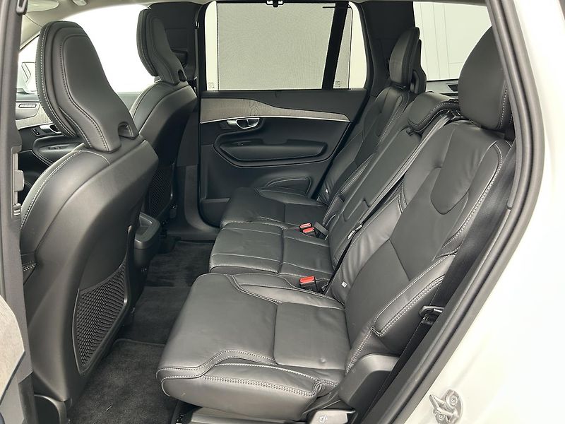 Volvo XC90 2.0 B5 4x4 Plus - fotka 12 z 32