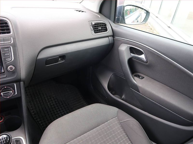 Volkswagen Polo (2015) Comfortline 1.2 TSI - fotka 8 z 15