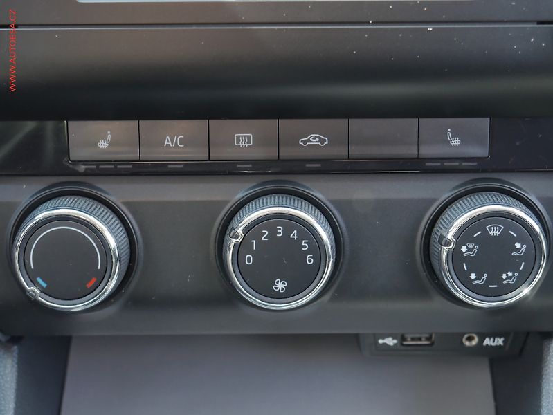 Škoda Octavia (2013) 1.6 TDI, ČR, Ambition - fotka 12 z 17