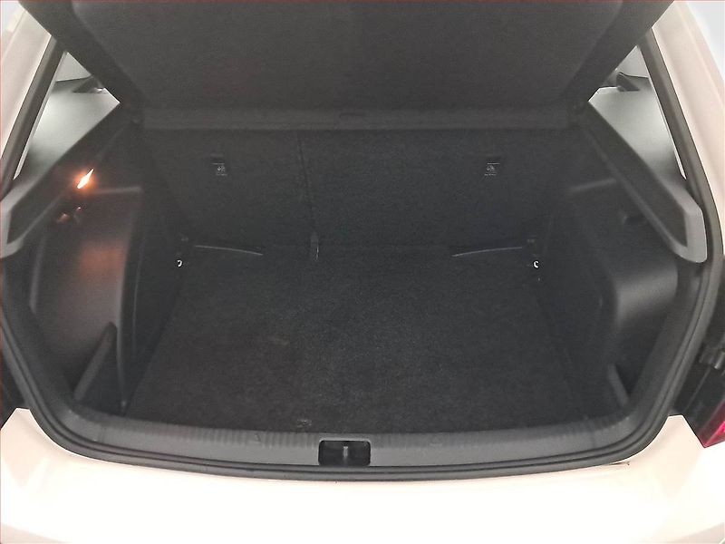 Škoda Rapid (2018) Spaceback 1.0 TSI - fotka 13 z 14