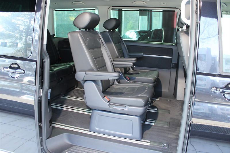 Volkswagen Multivan T6.1 TDi DSG 4Motion DCC/ACC/T - fotka 22 z 30