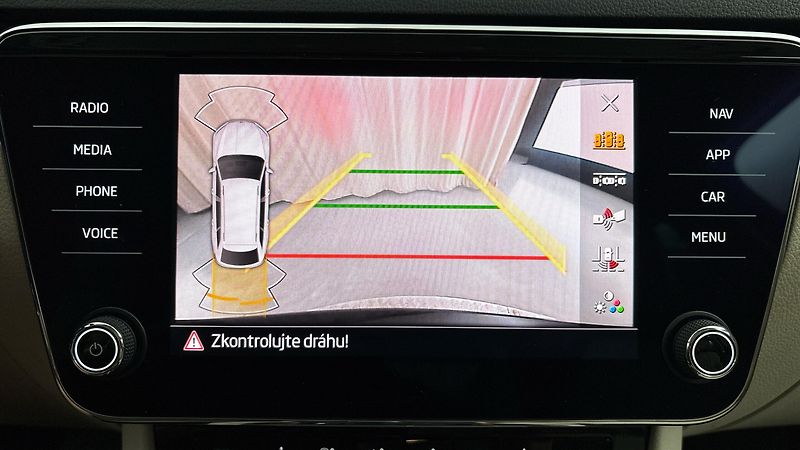 Škoda Superb 2.0 TDI DSG Style Combi - fotka 12 z 27
