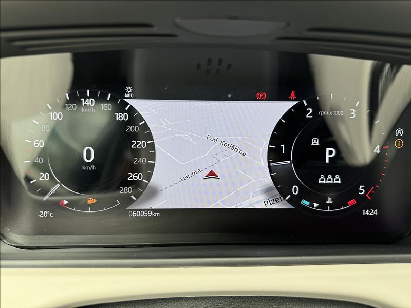 Land Rover Range Rover Velar 3,0 D300 R-DYNAMIC S AWD DPH - fotka 18 z 37