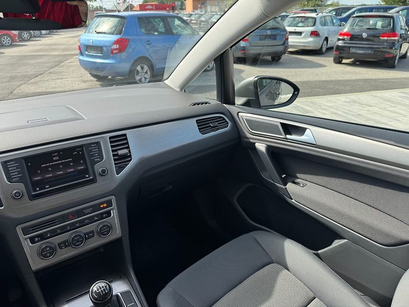 Volkswagen Golf Sportsvan (2016) Comfortline 1,2 TSI 81 KW - fotka 14 z 38