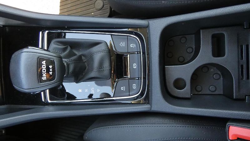 Škoda Kodiaq 2,0 TSI 140 kW L&K 4x4 DSG - fotka 18 z 26