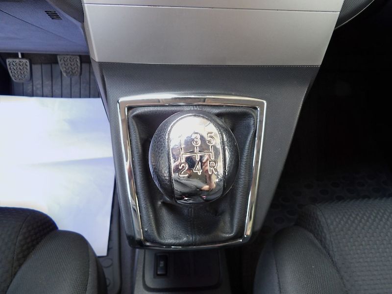 Toyota Corolla Verso 1.8 VVT-i 95kW 7 míst ČR - fotka 9 z 25