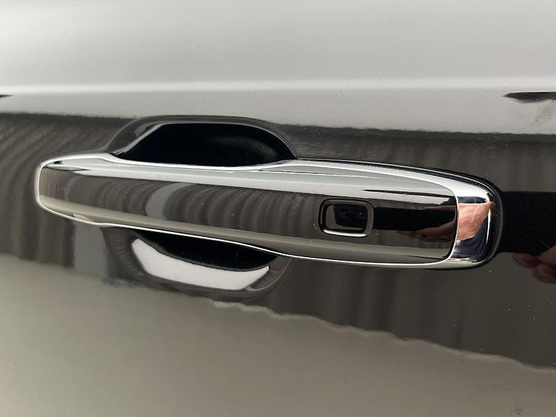 Volvo XC90 B5 AWD INSCRIPTION AUT 7 MÍST - fotka 16 z 50