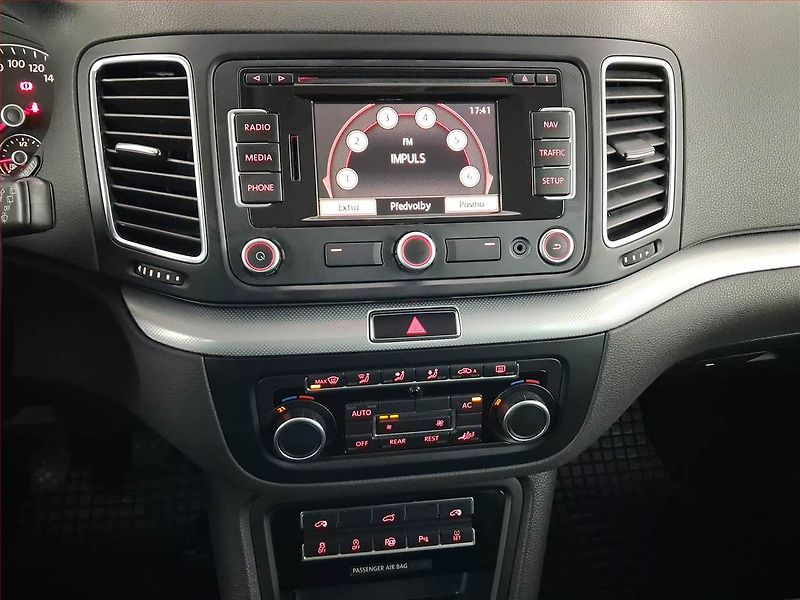 Volkswagen Sharan (2011) 2.0 TDI, Serv.kniha, Navi - fotka 12 z 22