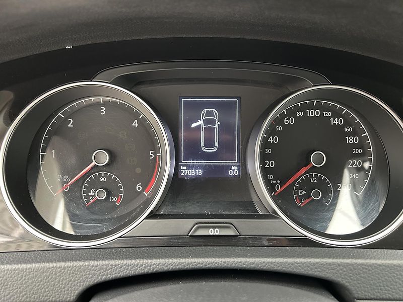 Volkswagen Golf 1.6 TDI Highline - fotka 9 z 21