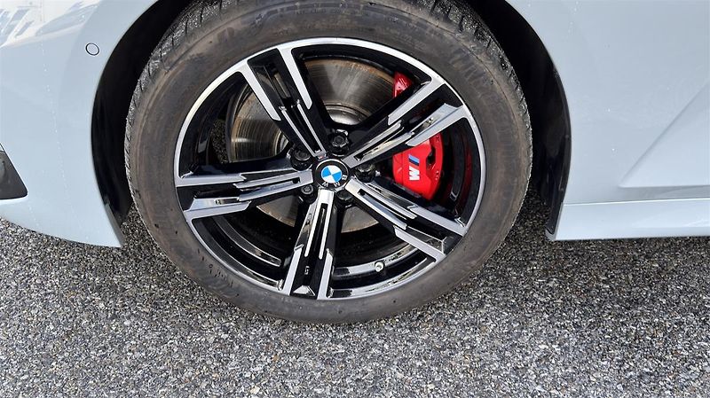 BMW Řada 3 330d xDrive Touring - fotka 4 z 9