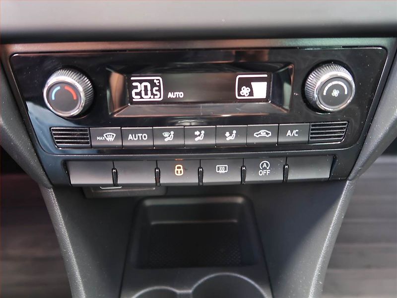 Škoda Rapid (2018) 1.0 TSI, Navi, Tempomat - fotka 15 z 17
