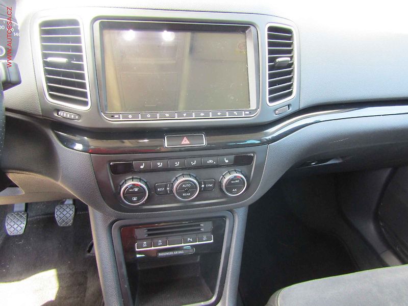 Seat Alhambra (2014) 2.0TDi, Navigace - fotka 11 z 22