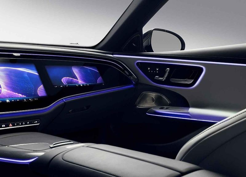 Nový Mercedes-E je současně důstojný i naprosto moderní