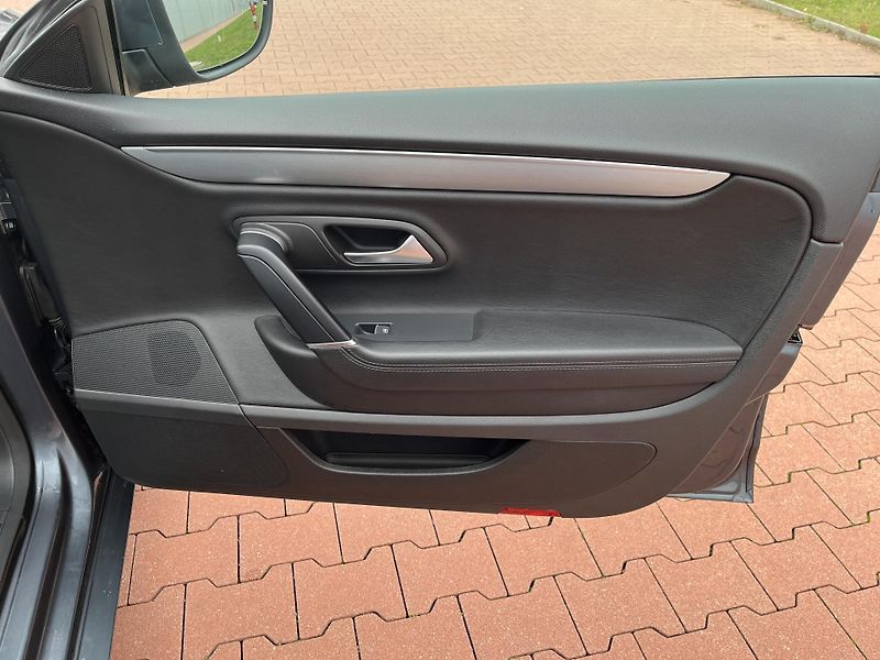 Volkswagen Passat CC 2.0 TDi Highline 1.Majitel ČR - fotka 15 z 30