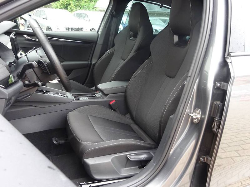 Škoda Octavia (2023) 2,0TSi /140kW Sportline 4x4 DS - fotka 26 z 30