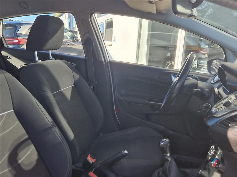Ford Fiesta 1,2 i 44kW MANUÁL HEZKÝNÁJEZD - fotka 16 z 36