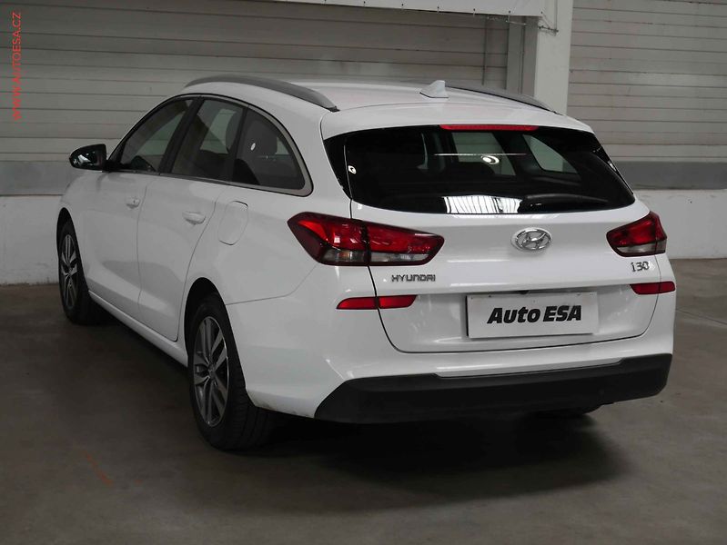 Hyundai i30 (2020) 1.6 CRDi, ČR, Style, navi - fotka 4 z 19
