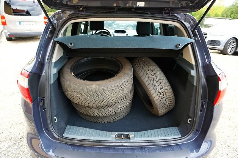 Ford C-MAX (2012) 1,6Ti-VCT 92 kW - fotka 12 z 37