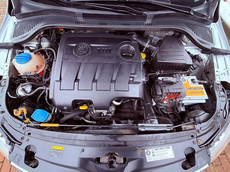 Škoda Rapid 1.6 TDi Ambition Fresh, ČR - fotka 18 z 19
