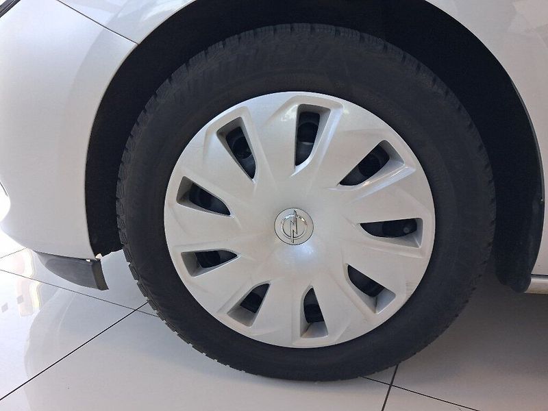 Opel Astra 1.2T 81kW 2021 - fotka 7 z 15