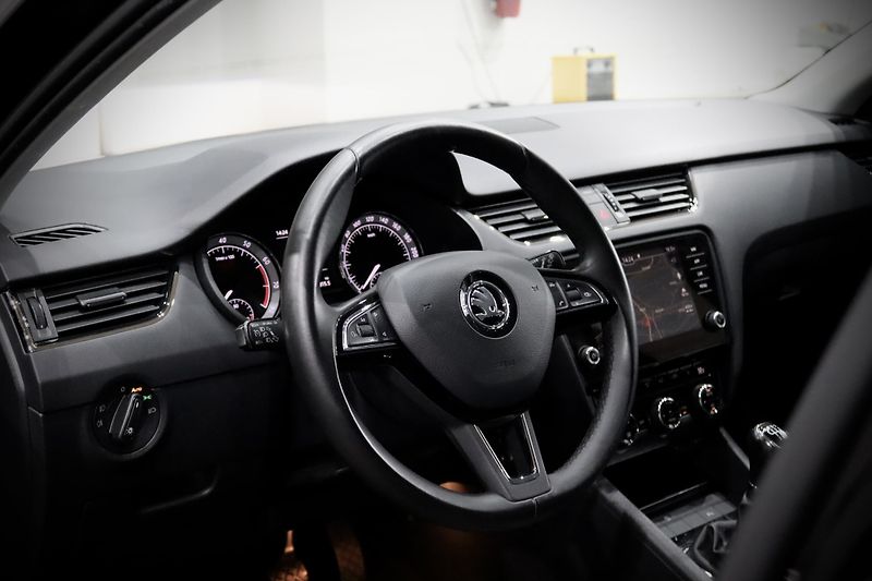 Škoda Octavia (2017) 3 FL Combi 1.4 TSI 110 kW  - fotka 11 z 34