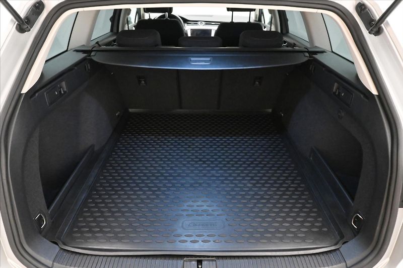 Volkswagen Passat 2,0 TDI 110 kW Navigace Záruka - fotka 10 z 31