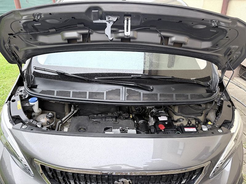 Peugeot Traveller (2018)  2.0 BlueHDi, 8 míst - fotka 23 z 27