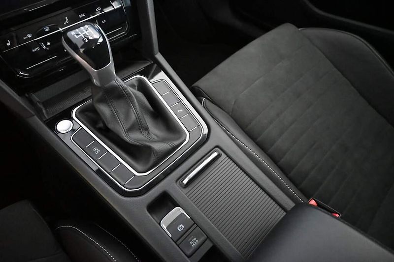 Volkswagen Passat (2022) 2.0 ELEGANCE LED MATRIX ACC Ta - fotka 22 z 32