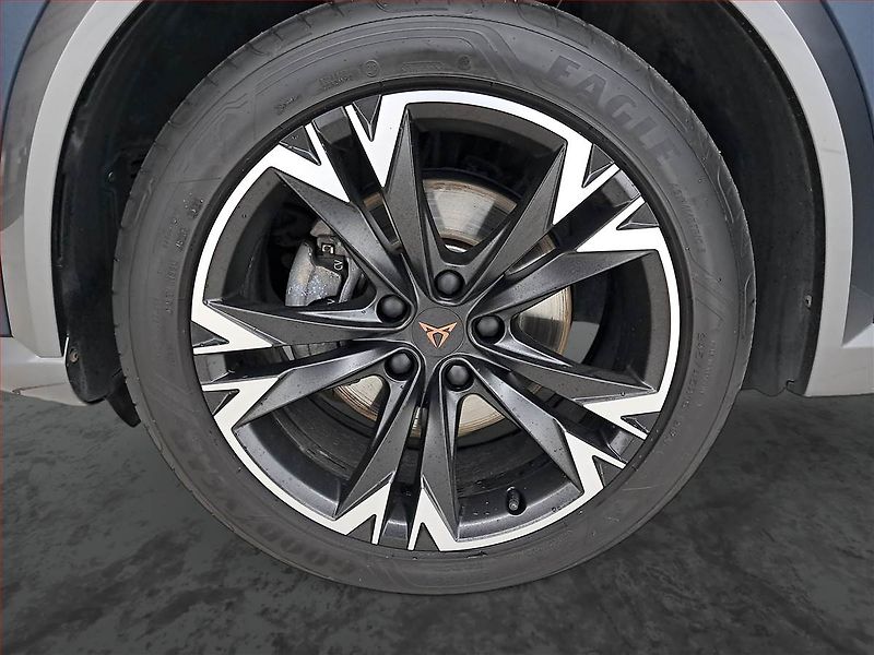 Cupra Formentor (2021) 1.4 e-Hybrid - fotka 15 z 23